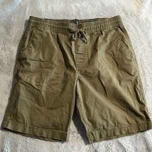 EUC men’s green Volcom shorts size Medium